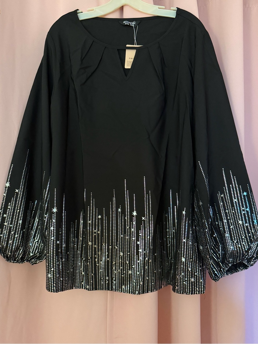 BloomChic Black Long-Sleeve Keyhole Top with Starburst Design - Size 18/20 - Picture 2 of 10